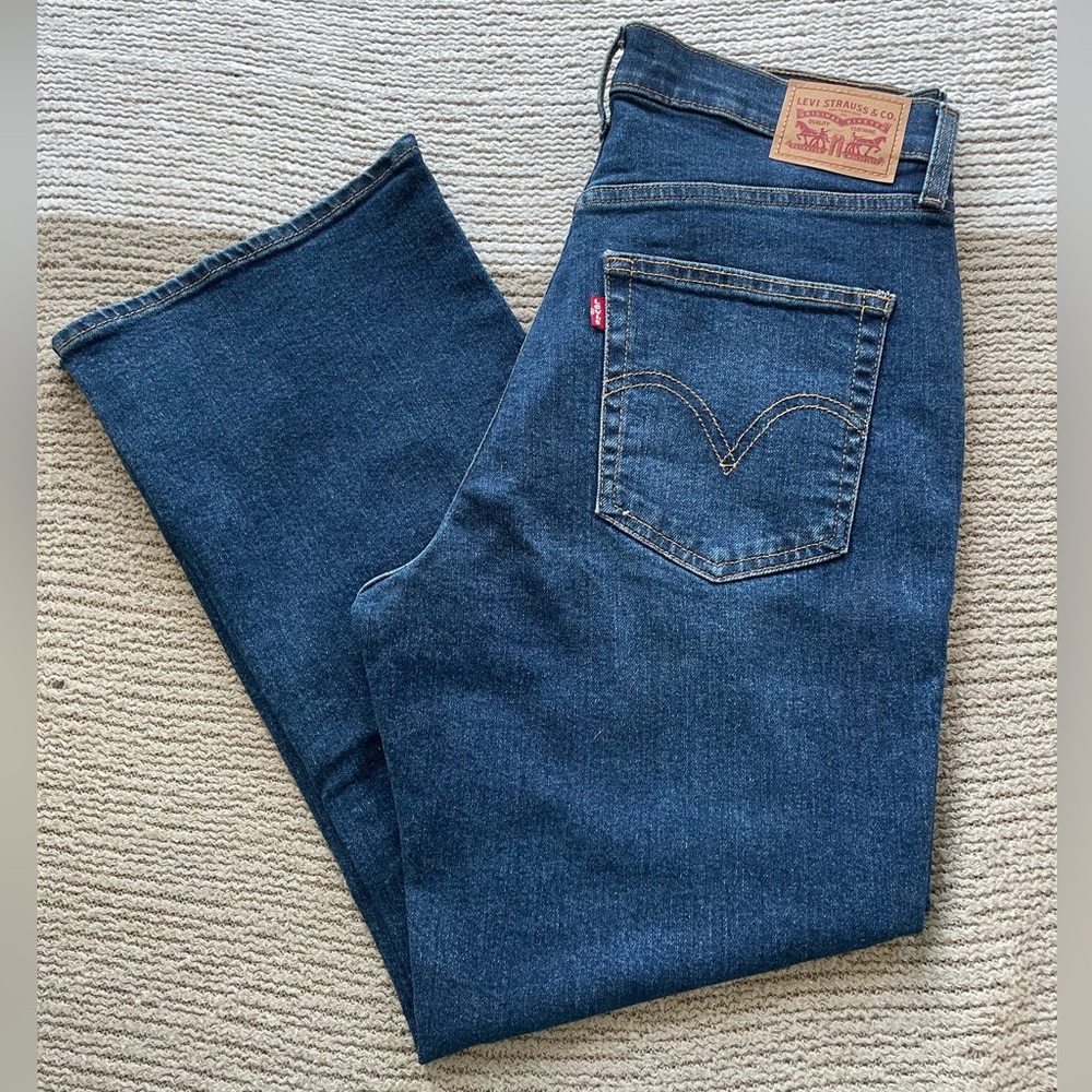 BNWOT Levi’s Women’s High Waisted Cropped Flare Jeans in Dark Wash Sz 30W27L